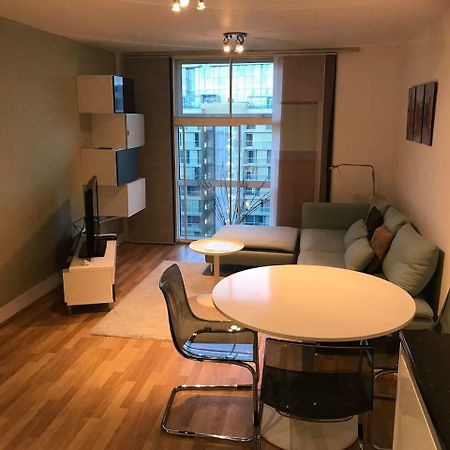 1 Bedroom In Chelsea Bridge Wharf Londres Extérieur photo