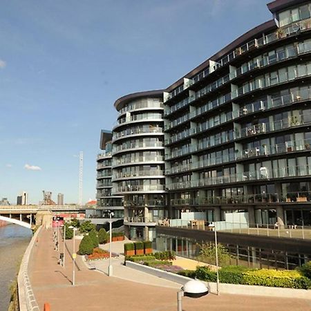 1 Bedroom In Chelsea Bridge Wharf Londres Extérieur photo